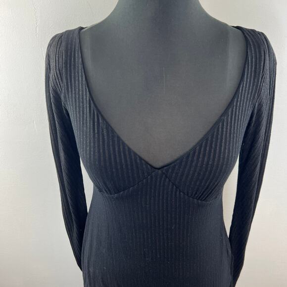 A.L.C. Ribbed Long Sleeve V-Neck Top Black Pullover Plunging Size S Small - Picture 3 of 10